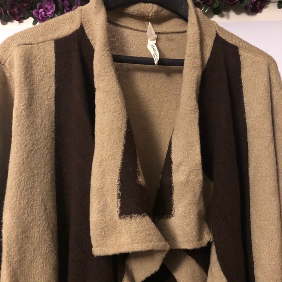 Cardigan - Picture 2 of 3